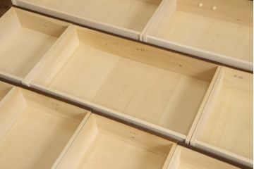 中古　美品　インテリアえぞ(EZO)製　えぞ民芸　引き出し11杯　品のある佇まいが美しいワイドチェスト(サイドボード、引き出し)(R-058415)