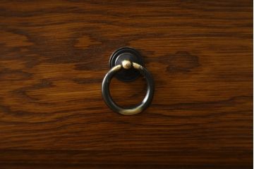 中古　美品　インテリアえぞ(EZO)製　えぞ民芸　引き出し11杯　品のある佇まいが美しいワイドチェスト(サイドボード、引き出し)(R-058415)