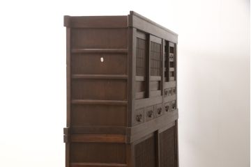 和製アンティーク　ヒノキ(桧)材・ケヤキ(欅)材　丸桟　凛とした美しさが上品な和を演出してくれる近江水屋箪笥(食器棚、戸棚、収納棚、キャビネット、重ね箪笥)(R-058416)