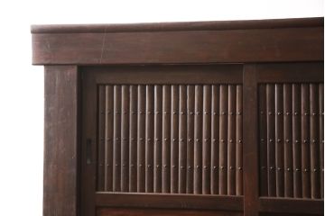 和製アンティーク　ヒノキ(桧)材・ケヤキ(欅)材　丸桟　凛とした美しさが上品な和を演出してくれる水屋箪笥サイドボード(食器棚、戸棚、収納棚、キャビネット)(R-058417)