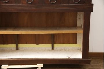 和製アンティーク　ヒノキ(桧)材・ケヤキ(欅)材　丸桟　凛とした美しさが上品な和を演出してくれる水屋箪笥サイドボード(食器棚、戸棚、収納棚、キャビネット)(R-058418)