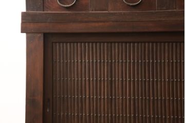 和製アンティーク　ヒノキ(桧)材・ケヤキ(欅)材　丸桟　凛とした美しさが上品な和を演出してくれる水屋箪笥サイドボード(食器棚、戸棚、収納棚、キャビネット)(R-058418)