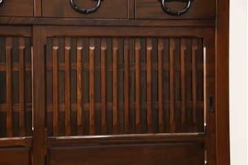 中古　美品　総欅(ケヤキ)材　和モダンな雰囲気を醸し出す二段重ね水屋箪笥(定価約88万円)(キャビネット、食器棚、戸棚、収納棚)(R-058419)