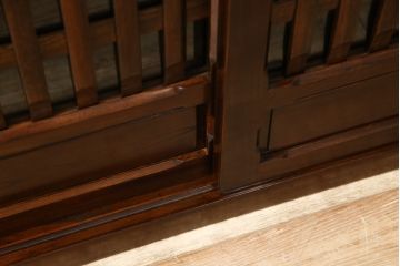 中古　美品　総欅(ケヤキ)材　和モダンな雰囲気を醸し出す水屋箪笥サイドボード(キャビネット、食器棚、戸棚、収納棚)(R-058420)