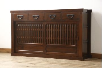 中古　美品　総欅(ケヤキ)材　和モダンな雰囲気を醸し出す二段重ね水屋箪笥・下段(キャビネット、サイドボード、食器棚、戸棚、収納棚)(R-058421)