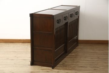 中古　美品　総欅(ケヤキ)材　和モダンな雰囲気を醸し出す二段重ね水屋箪笥・下段(キャビネット、サイドボード、食器棚、戸棚、収納棚)(R-058421)