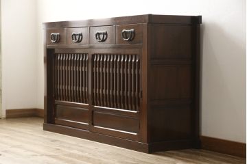 中古　美品　総欅(ケヤキ)材　和モダンな雰囲気を醸し出す二段重ね水屋箪笥・下段(キャビネット、サイドボード、食器棚、戸棚、収納棚)(R-058421)
