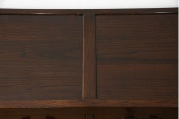 中古　美品　総欅(ケヤキ)材　和モダンな雰囲気を醸し出す二段重ね水屋箪笥・下段(キャビネット、サイドボード、食器棚、戸棚、収納棚)(R-058421)