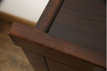 中古　美品　総欅(ケヤキ)材　和モダンな雰囲気を醸し出す二段重ね水屋箪笥・下段(キャビネット、サイドボード、食器棚、戸棚、収納棚)(R-058421)