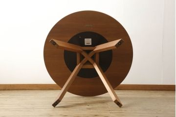 中古　美品　イタリア　arflex(アルフレックス)　MEDUSA(メデューサ)シリーズ　スタイリッシュなデザインが空間のアクセントになるテーブル(ダイニングテーブル、ラウンドテーブル)(R-058422)