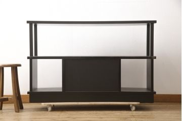 中古　展示品　讃岐塗り　漆塗り　赤と黒のコントラストが空間に凛とした印象をもたらすサイドボード(定価約70万円)(茶棚、茶箪笥、収納棚、戸棚、キャビネット)(R-058423)