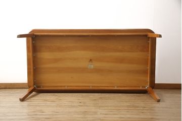中古　美品　横浜クラシック家具　ダニエル(Daniel)　エトランゼ(Etranger)　E-301　エトランジェテーブル　シンプルなデザインで飽きのこないダイニングテーブル(6人掛け、8人掛け、食卓)(定価約32万円)(R-058424)