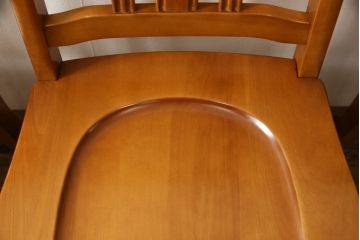 中古　美品　横浜クラシック家具　ダニエル(Daniel)　エトランゼ(Etranger)　E-501　エトランジェサイドチェア　背板の凝ったデザインが魅力のダイニングチェア4脚セット(板座チェア、椅子、イス)(4脚で定価約70万円)(R-058425)