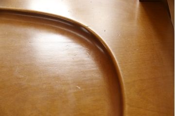 中古　美品　横浜クラシック家具　ダニエル(Daniel)　エトランゼ(Etranger)　E-501　エトランジェサイドチェア　背板の凝ったデザインが魅力のダイニングチェア4脚セット(板座チェア、椅子、イス)(4脚で定価約70万円)(R-058425)