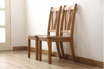 中古　美品　横浜クラシック家具　ダニエル(Daniel)　エトランゼ(Etranger)　E-501　エトランジェサイドチェア　背板の凝ったデザインが魅力のダイニングチェア2脚セット(板座チェア、椅子、イス)(2脚で定価約35万円)(R-058426)