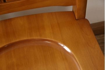 中古　美品　横浜クラシック家具　ダニエル(Daniel)　エトランゼ(Etranger)　E-501　エトランジェサイドチェア　背板の凝ったデザインが魅力のダイニングチェア2脚セット(板座チェア、椅子、イス)(2脚で定価約35万円)(R-058426)