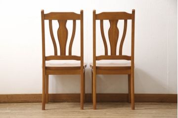 中古　美品　横浜クラシック家具　ダニエル(Daniel)　エトランゼ(Etranger)　E-501　エトランジェサイドチェア　背板の凝ったデザインが魅力のダイニングチェア2脚セット(板座チェア、椅子、イス)(2脚で定価約35万円)(R-058427)