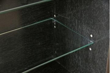 中古　超美品　展示品　讃岐塗り　総漆塗り　モダンな佇まいが目を引くキャビネット(定価約40万円)(収納棚、戸棚、茶箪笥)(R-058437)