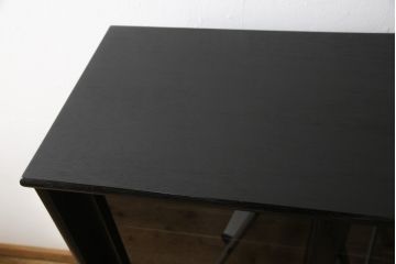 中古　超美品　展示品　讃岐塗り　総漆塗り　モダンな佇まいが目を引くキャビネット(定価約40万円)(収納棚、戸棚、茶箪笥)(R-058437)