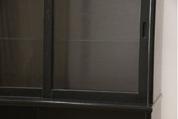 中古　超美品　展示品　讃岐塗り　総漆塗り　モダンな佇まいが目を引くキャビネット(定価約40万円)(収納棚、戸棚、茶箪笥)(R-058437)