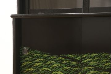 中古　超美品　展示品　讃岐塗り　総漆塗り　モダンな佇まいが目を引くキャビネット(定価約40万円)(収納棚、戸棚、茶箪笥)(R-058437)