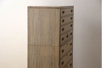 中古　美品　厚手桐材　国産　職人手造り品　峯生作金具　気品ある佇まいが魅力の総桐小抽箪笥(大丸、総桐箪笥、総桐たんす、小箪笥、引き出し、着物箪笥、和タンス)(R-058439)