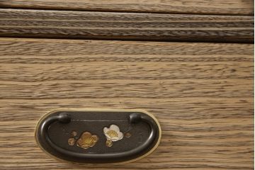 中古　美品　厚手桐材　国産　職人手造り品　峯生作金具　気品ある佇まいが魅力の総桐小抽箪笥(大丸、総桐箪笥、総桐たんす、小箪笥、引き出し、着物箪笥、和タンス)(R-058439)