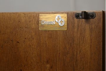 中古　美品　マホガニー材　DREXEL HERITAGE(ドレクセルヘリテイジ)　FRANCESCA(フランチェスカ)シリーズ　クリデンザ(クレデンザ、収納棚、キャビネット、サイドボード)(定価約90万円)(R-058440)