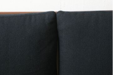 中古　美品　デンマーク　グレーテ・ヤルク(Grete Jalk)デザイン　P.J社製　ローズウッドの滑らかな曲線が美しい2人掛けソファ(二人掛け、2Pソファ)(R-058441)