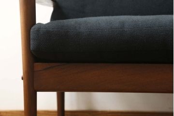 中古　美品　デンマーク　グレーテ・ヤルク(Grete Jalk)デザイン　P.J社製　ローズウッドの滑らかな曲線が美しい2人掛けソファ(二人掛け、2Pソファ)(R-058441)