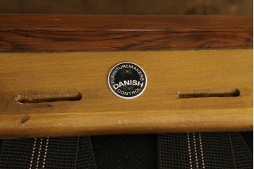 中古　美品　デンマーク　グレーテ・ヤルク(Grete Jalk)デザイン　P.J社製　ローズウッドの滑らかな曲線が美しい2人掛けソファ(二人掛け、2Pソファ)(R-058441)