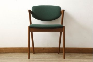 北欧ビンテージ　デンマークヴィンテージ　チーク材　Kai Kristiansen(カイ・クリスチャンセン)デザイン　NO.42　ハーフアームチェア　アームのデザインがおしゃれなダイニングチェア(R-058442)
