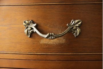 中古　DREXEL HERITAGE(ドレクセルヘリテイジ)　Touraine(ツーレイン)シリーズ　上品な佇まいのランジェリーチェスト(引き出し、サイドチェスト)(R-058446)