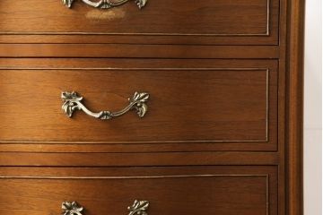 中古　DREXEL HERITAGE(ドレクセルヘリテイジ)　Touraine(ツーレイン)シリーズ　上品な佇まいのランジェリーチェスト(引き出し、サイドチェスト)(R-058446)