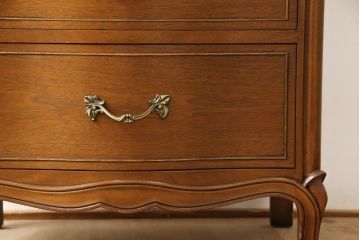 中古　DREXEL HERITAGE(ドレクセルヘリテイジ)　Touraine(ツーレイン)シリーズ　上品な佇まいのランジェリーチェスト(引き出し、サイドチェスト)(R-058446)