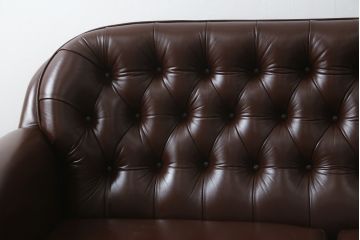 中古　美品　三越百貨店　本革(レザー)　クラシカルで高級感ある佇まいが魅力的な2人掛けソファ(定価推定50万円)(二人掛け、2P)(R-058449)