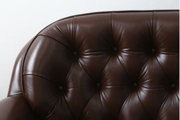 中古　美品　三越百貨店　本革(レザー)　クラシカルで高級感ある佇まいが魅力的な2人掛けソファ(定価推定50万円)(二人掛け、2P)(R-058449)