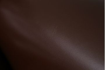 中古　美品　三越百貨店　本革(レザー)　クラシカルで高級感ある佇まいが魅力的な2人掛けソファ(定価推定50万円)(二人掛け、2P)(R-058449)