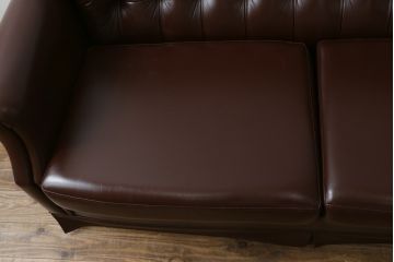 中古　美品　三越百貨店　本革(レザー)　クラシカルで高級感ある佇まいが魅力的な2人掛けソファ(定価推定50万円)(二人掛け、2P)(R-058449)