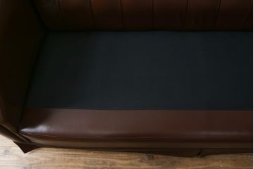中古　美品　三越百貨店　本革(レザー)　クラシカルで高級感ある佇まいが魅力的な2人掛けソファ(定価推定50万円)(二人掛け、2P)(R-058449)