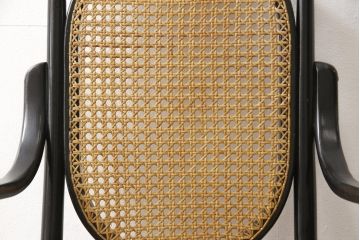 中古　美品　トーネット(Thonet)　No.17　特徴的な曲線デザインが目を引くベントウッドアームチェア(定価約16万円)(ベントウッドチェア、ハイバックチェア、椅子、イス)(R-058450)