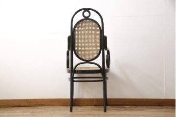 中古　美品　トーネット(Thonet)　No.17　特徴的な曲線デザインが目を引くベントウッドアームチェア(定価約16万円)(ベントウッドチェア、ハイバックチェア、椅子、イス)(R-058450)