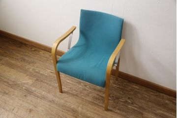 中古　イタリア　ジジ・サバディン(Gigi Sabadin)　スタイリッシュなデザインが素敵なアームチェア(定価約8万円)(椅子、イス)(R-058451)