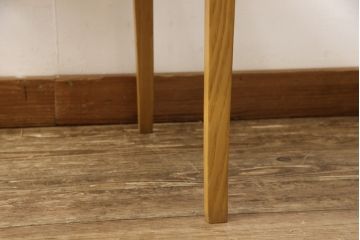 中古　イタリア　ジジ・サバディン(Gigi Sabadin)　スタイリッシュなデザインが素敵なアームチェア(定価約8万円)(椅子、イス)(R-058451)