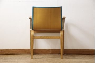 中古　イタリア　ジジ・サバディン(Gigi Sabadin)　スタイリッシュなデザインが素敵なアームチェア(定価約8万円)(椅子、イス)(R-058451)