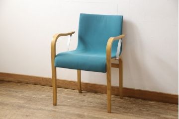 中古　イタリア　ジジ・サバディン(Gigi Sabadin)　スタイリッシュなデザインが素敵なアームチェア(定価約8万円)(椅子、イス)(R-058452)