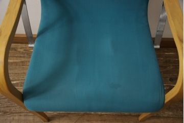 中古　イタリア　ジジ・サバディン(Gigi Sabadin)　スタイリッシュなデザインが素敵なアームチェア(定価約8万円)(椅子、イス)(R-058452)