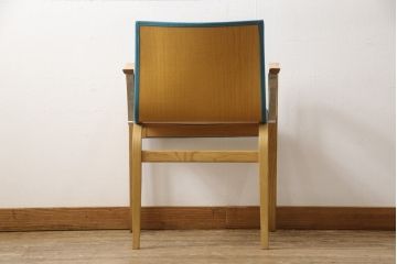 中古　イタリア　ジジ・サバディン(Gigi Sabadin)　スタイリッシュなデザインが素敵なアームチェア(定価約8万円)(椅子、イス)(R-058452)