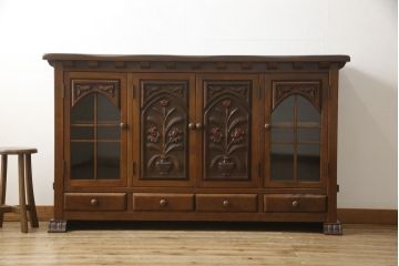中古　美品　国会議事堂納品の高級家具メーカー　徳田家具　花の彫刻がかわいらしいサイドボード(収納棚、戸棚、キャビネット、リビングボード)(R-058458)