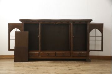 中古　美品　国会議事堂納品の高級家具メーカー　徳田家具　花の彫刻がかわいらしいサイドボード(収納棚、戸棚、キャビネット、リビングボード)(R-058458)